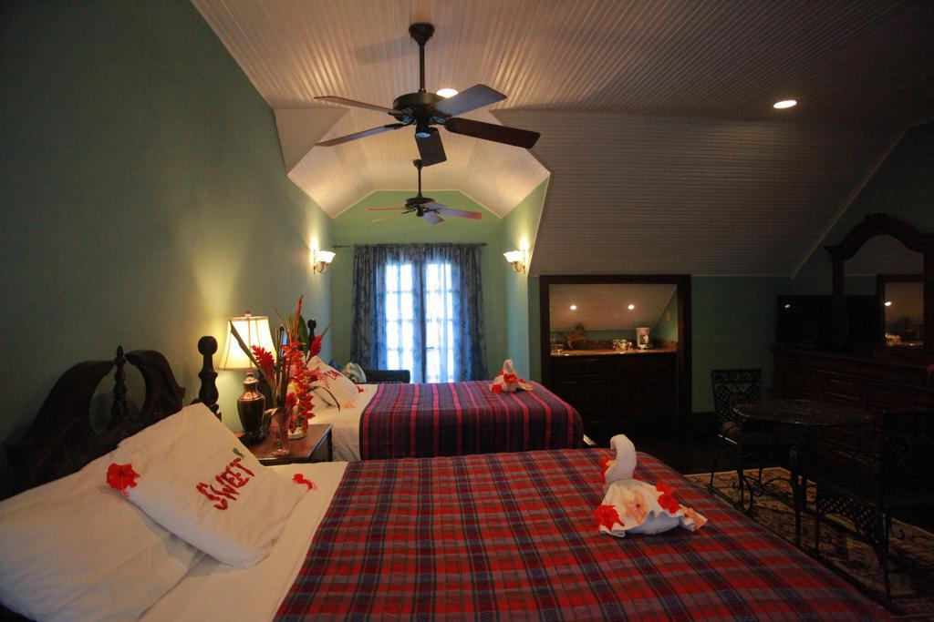 Mahogany Hall Luxury Boutique Resort San Ignacio Exterior foto