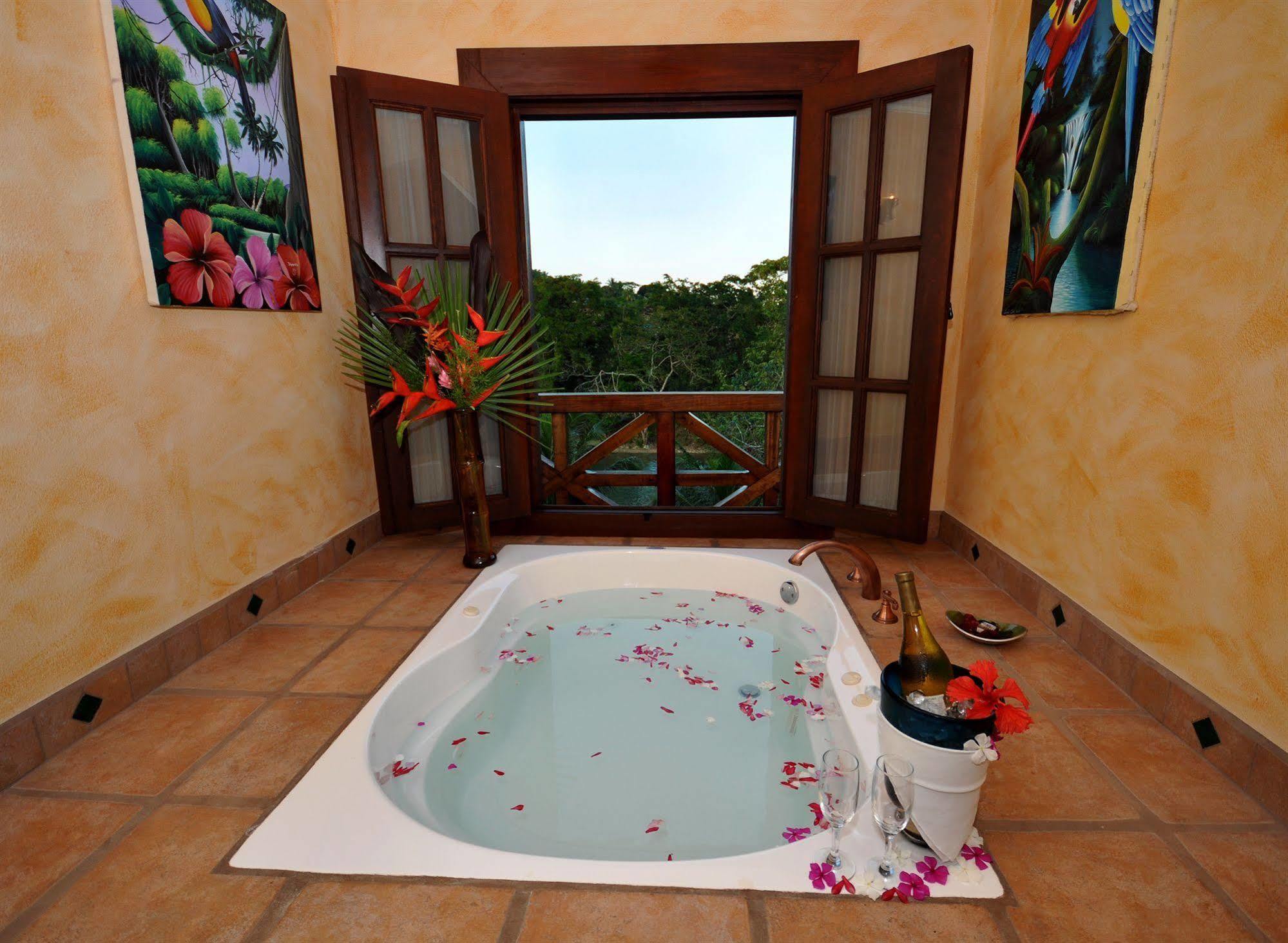 Mahogany Hall Luxury Boutique Resort San Ignacio Exterior foto